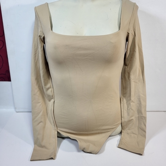 Aritzia Babaton Long Sleeve Square Neck Bodysuit - Picture 6 of 9